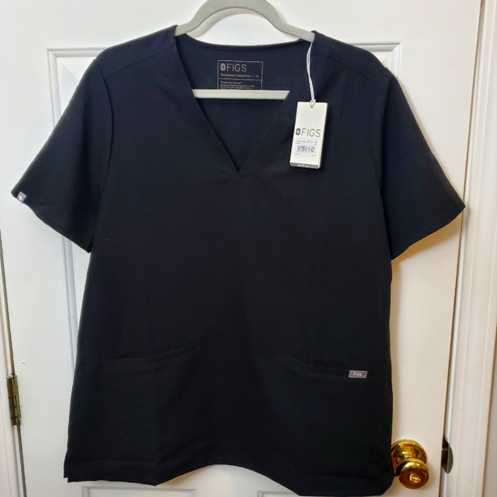 COPY - FIGS Scrub Top with 3 pockets